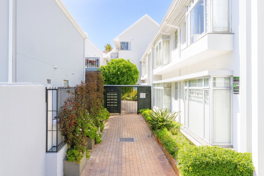 1 Bedroom Property for Sale in Sea Point Western Cape